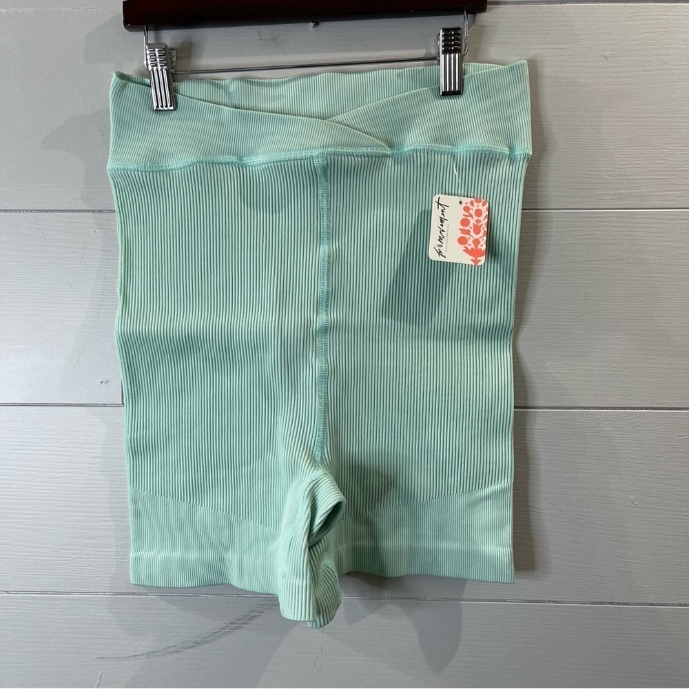 Free People Movement | NWT Free Throw Short in Turquoise Mint Size Medium - Picture 3 of 12